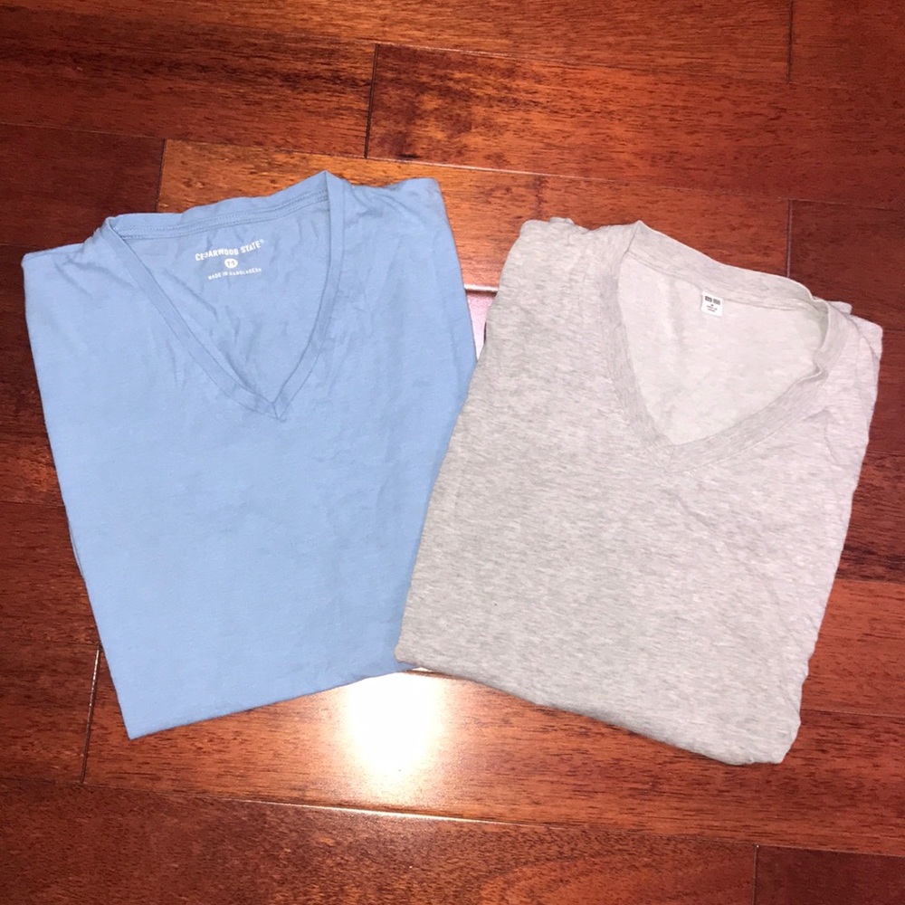2 V-neck Short sleeve T-shirts Bundle - sz Medium